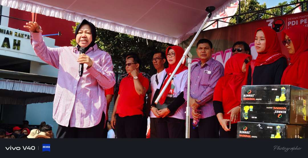 Mantan Menteri Sosial Tri Rismaharini sempat melontarkan pujian terhadap kinerja Hanindito Himawan Pramana yang dinilai cukup berhasil selama mengemban tugas sebagai Bupati Kediri (Foto: Fendi lesmana/ngopibareng.id)