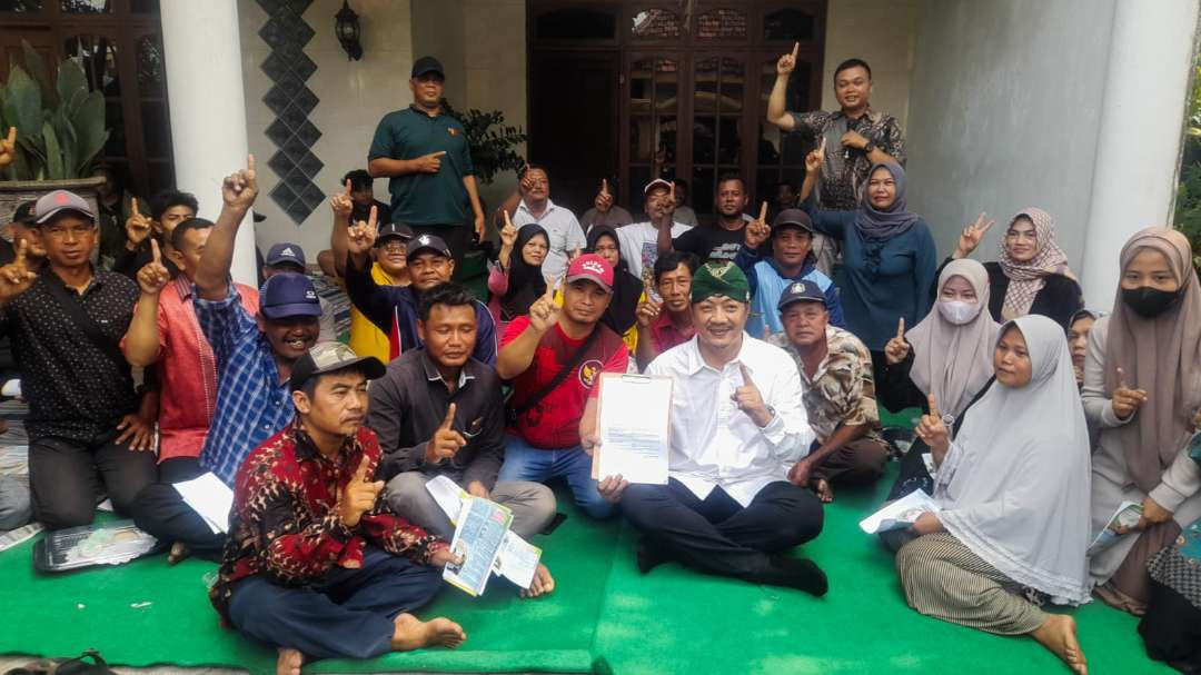 Cabup pasangan calon Bupati Kediri nomor urut 1 Deny Widyanarko dan Mudawamah menggelar kampanye tatap muka terbatas di Kecamatan Semen dan Mojo. (Foto: Istimewa)