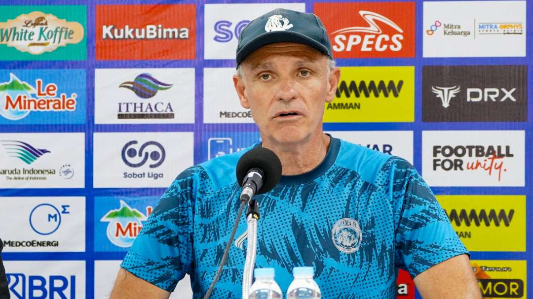 Pelatih Arema FC, Joel Cornelli pernah bekerja di klub Bahrain (Foto: Arema FC)