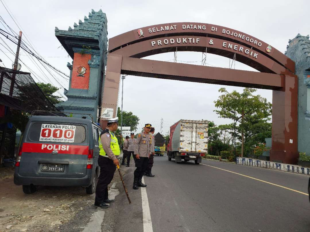 Petugas Polres Lamongan berncana melakukan penyekatan di perbatasan Lamongan - Bojonegoro (Foto: Istimewa)