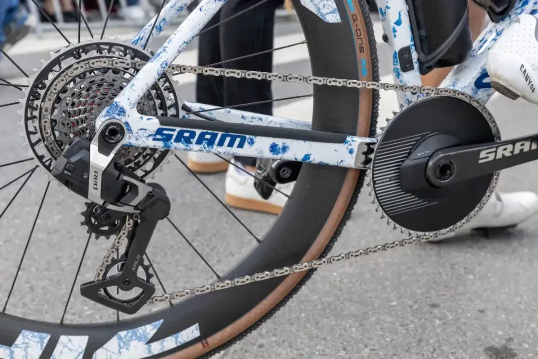 Pilihan sproket 10-46t dengan single chainring 48t.