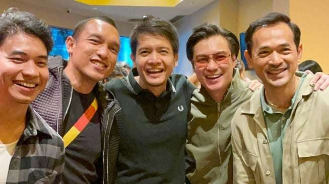 Persahabatan Baim Wong (dua kanan) dan Dimas Seto (tengah) diterpa isu perselingkuhan diduga penyebab perceraian Baim dan Paula Verhoeven. (Foto: Istimewa)