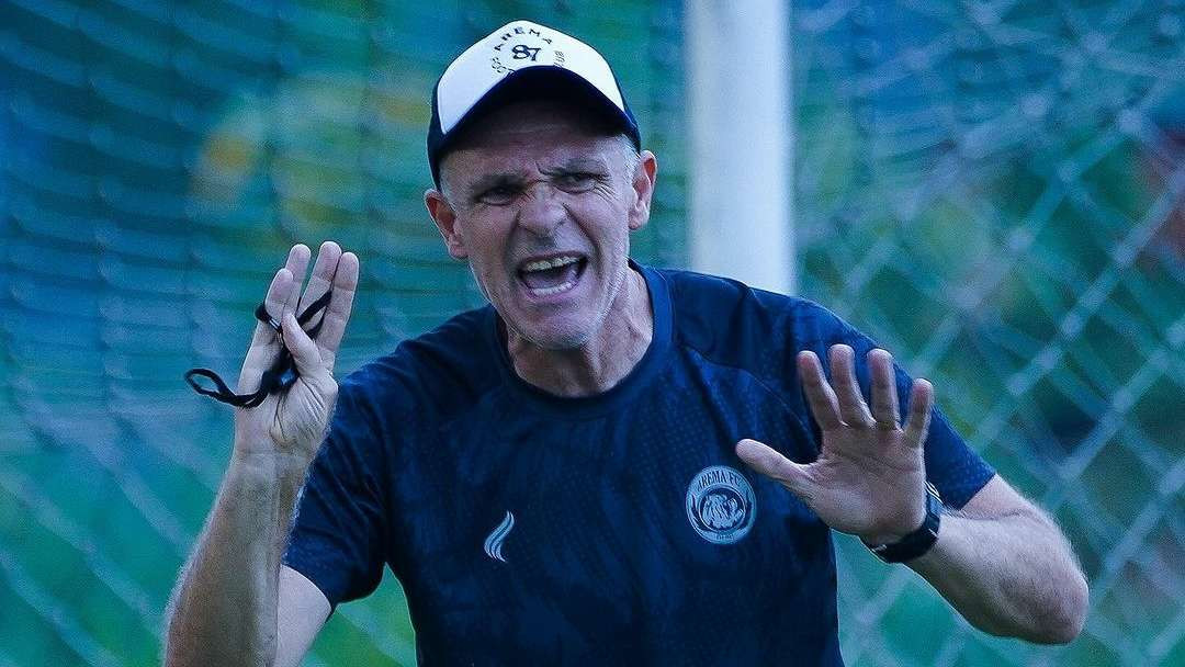 Pelatih Arema FC, Joel Cornelli memprediksi Indonesia bisa kalahkan Bahrain (Foto: Arema FC)