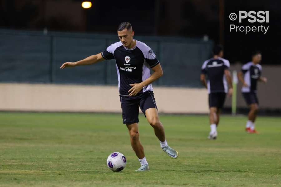 Para pemain Timnas Indonesia latihan di sebuah lapangan di Bahrain, pada Selasa 8 Oktober 2024. (Foto: dok. pssi)