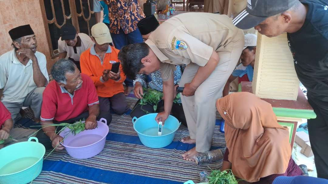 Kegiatan sasaran non fisik, TNI Manunggal Membangun Desa (TMMD) ke-122  Kodim 0809/Kediri menggelar pelatihan pembuatan pupuk organik modern. (Foto: Istimewa)