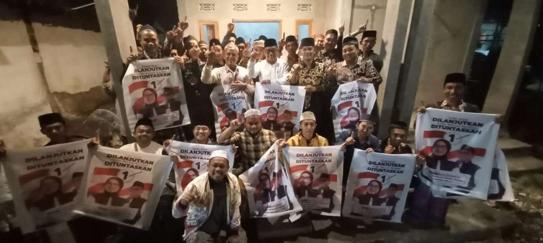 Al Adab Muda bersama calon wakil Bupati Banyuwangi Mujiono (Foto: Istimewa)