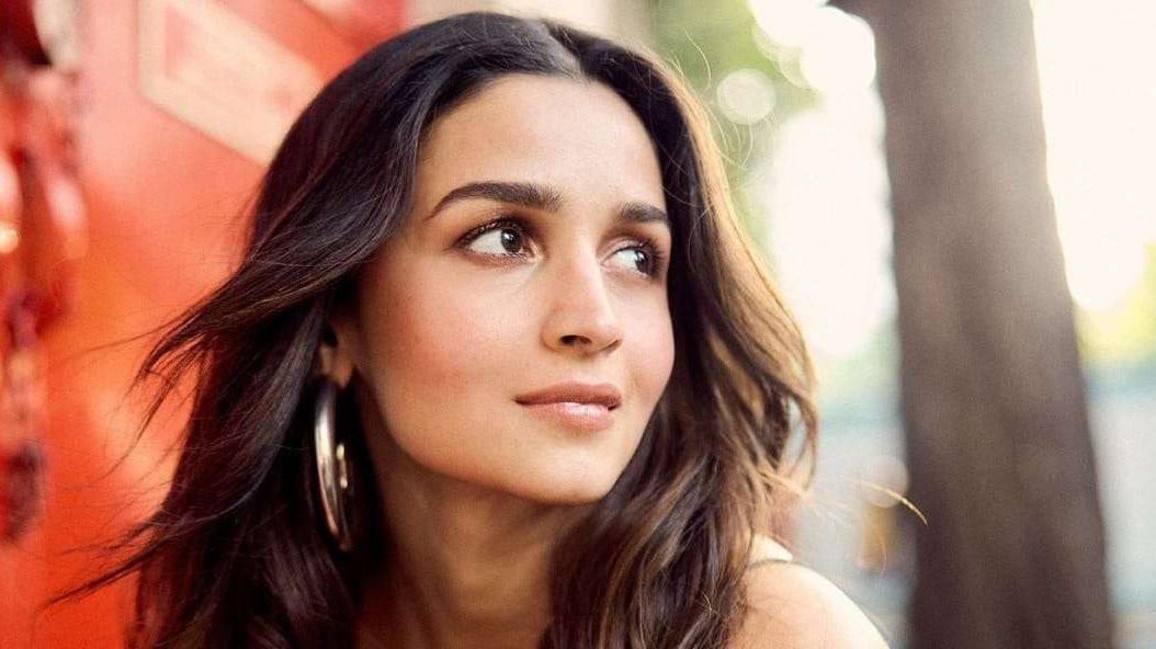 Aktris sekaligus produser film Bollywood, Aliah Bhatt menambahkan nama keluarga suaminya, Kapoor. (Foto: Instagram)