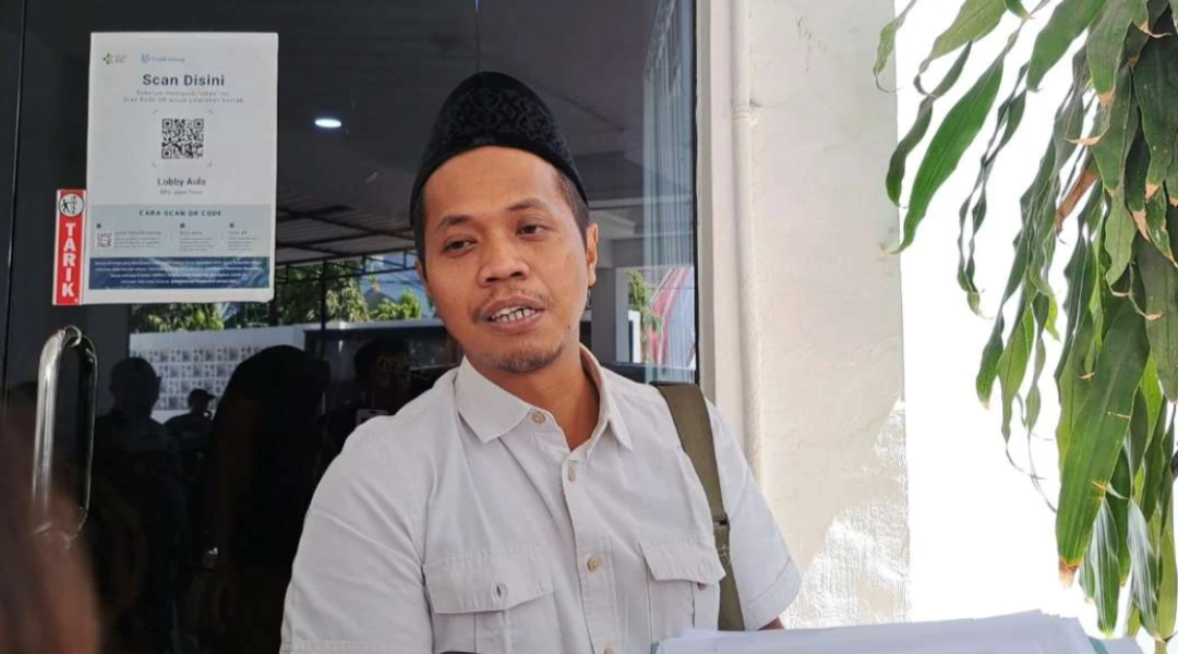 Koordinator Divisi Penanganan Pelanggaran, Data, dan Informasi Bawaslu Kota Surabaya, M Agil Akbar, seusai menghadiri sidang etik DKPP di KPU Jatim, Kamis 10 Oktober 2024. (Foto: Julianus Palermo/Ngopibareng.id)