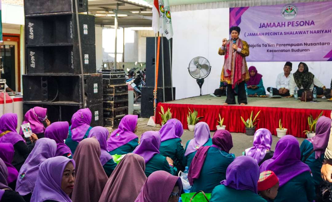 Luluk Nur Hamidah saat menyampaikan paparan di hadapan jamaah Sidoarjo (Foto: Aini/Ngopibareng.id)