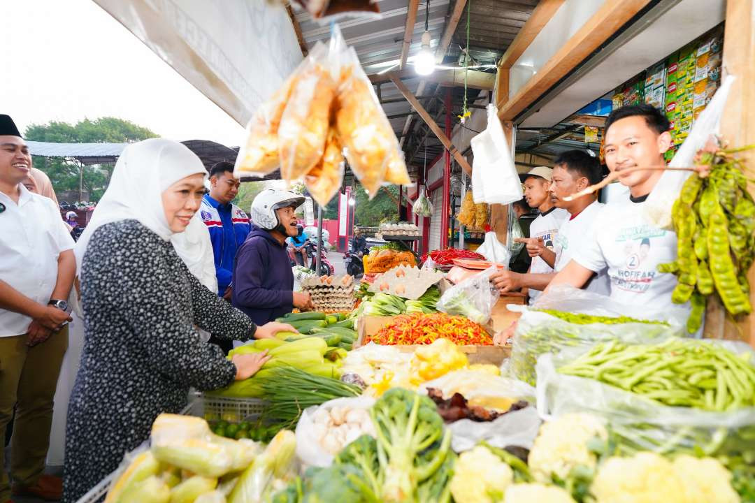 Khofifah Indar Parawansa blusukan ke pasar. (Foto: Istimewa)