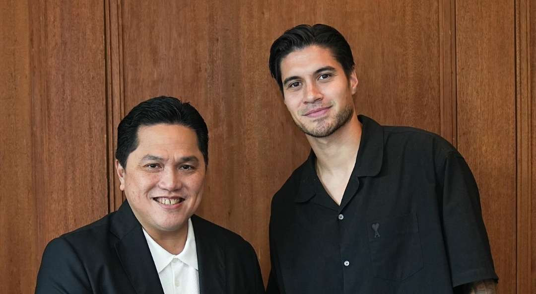 Pemain keturunan Kevin Diks telah bersalaman dengan Erik Thohir sebagai tanda ia akan bergabung bersama Timnas Indonesia. (Foto: Instagram/@erickthohir)