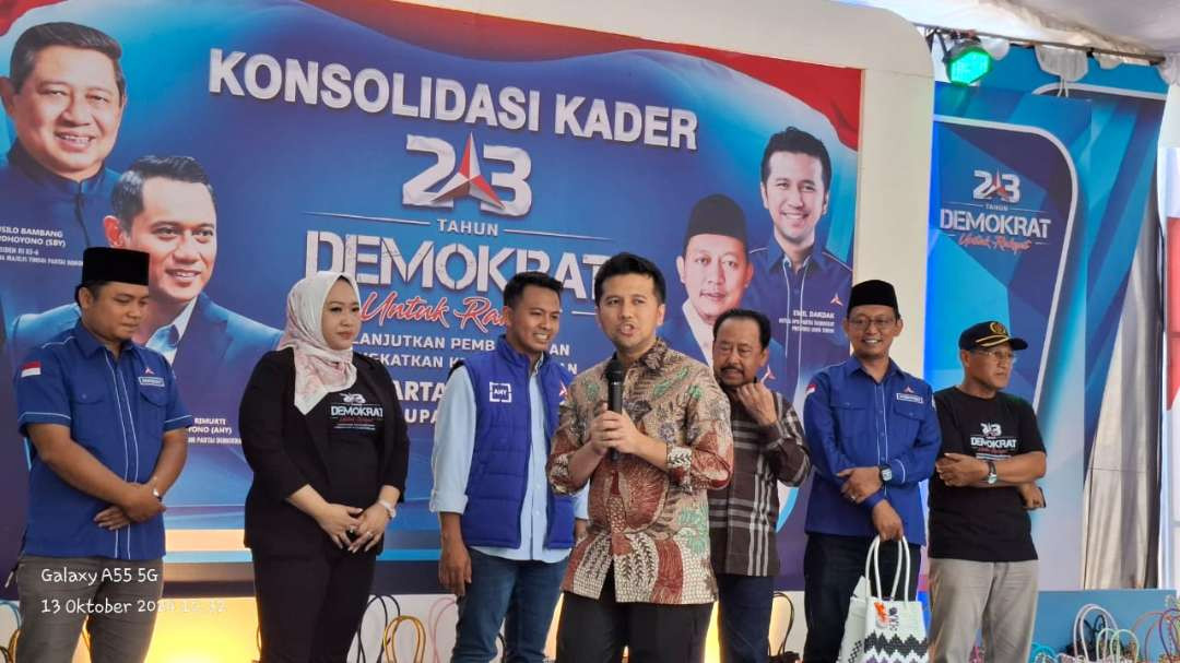 Ketua Dewan Pimpinan Daerah (DPD) Partai Demokrat Jawa Timur Emil Elestianto Dardak mengapresiasi apa yang sudah dilakukan oleh DPC Kabupaten Kediri dalam upaya untuk membangkitkan kembali UMKM dua tahun pasca pandemi. (Foto: Fendhy Lesmana/Ngopibareng.id)