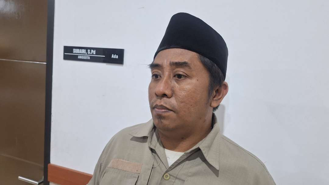 Komisoner Divisi Sosialisasi Pendidikan Pemilih, Partisipasi Masyarakat, dan Sumber Daya Manusia (SDM) KPU Kota Surabaya Subairi. (Foto: Julianus Palermo/Ngopibareng.id)