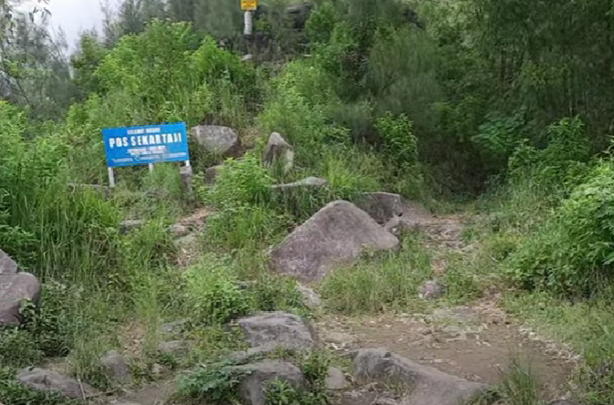 Pos Sekartaji di lereng Gunung Wilis, kerap jadi pilihan para pendaki untuk menuju puncak gunung. (Foto: tangkapana layar youtube)