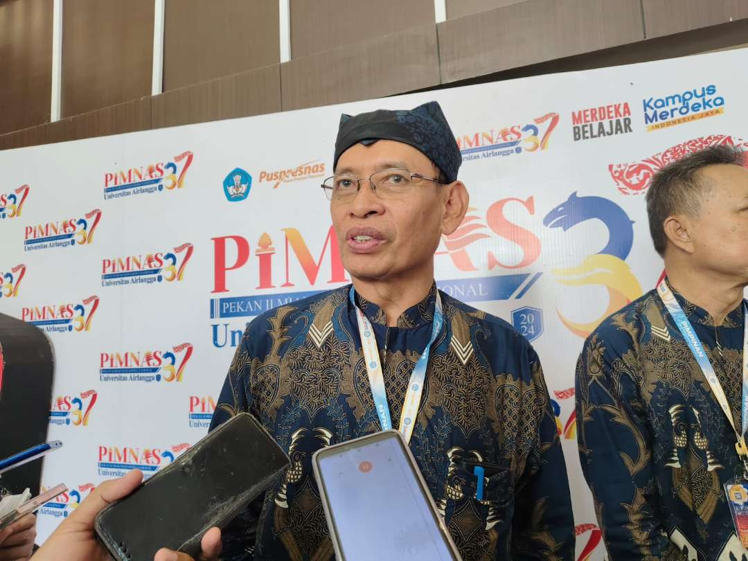 Rektor Universitas Airlangga (UNAIR) Surabaya, Prof. Mohammad Nasih. (Foto: Julianus Palermo/Ngopibareng.id)