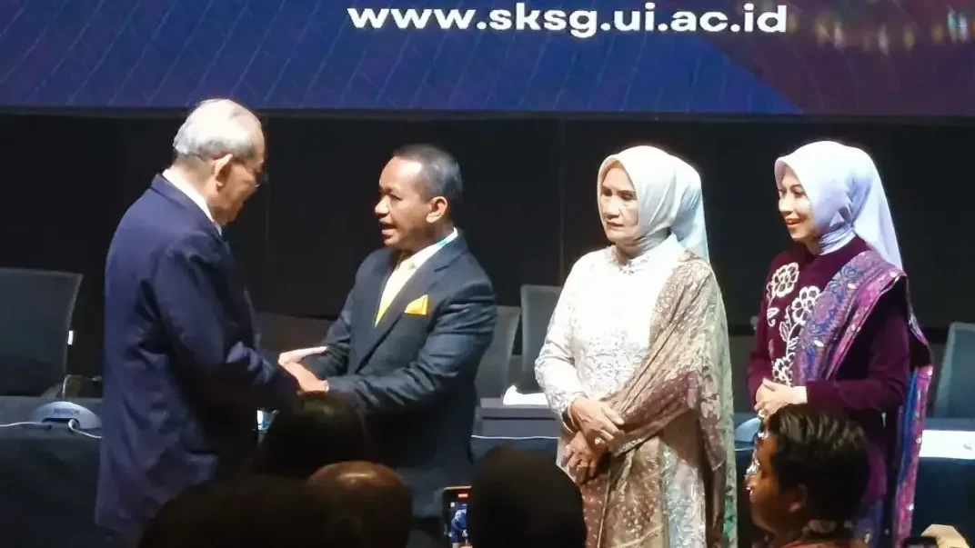 Menteri ESDM Bahlil Lahadalia meraih gelar S3 Doktor Bidang Kajian Stratejik dan Global di Universitas Indonesia (UI) dengan predikat cumlaude. (Foto: Ant)