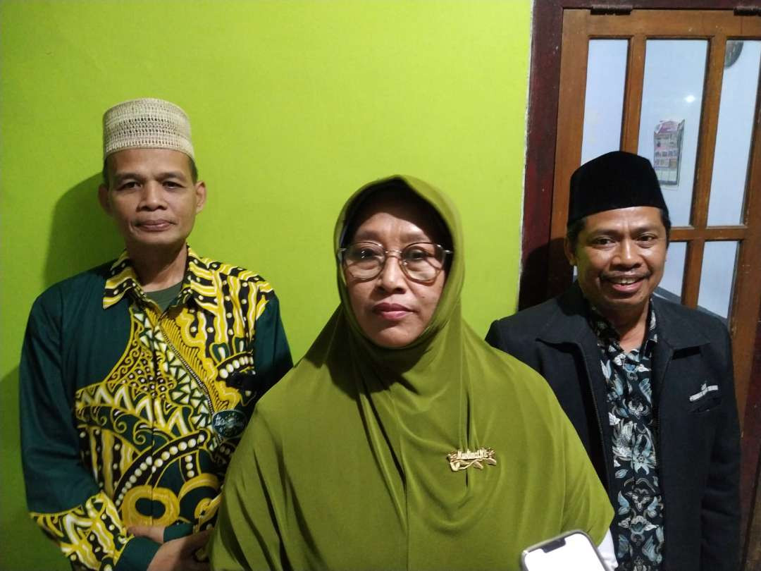 Doa bersama menyambut momen Hari Santri tersebut diikuti warga nahdliyin wilayah Kecamatan Gurah dan sekitarnya (Foto: Fendi Lesmana/ngopibareng.id)