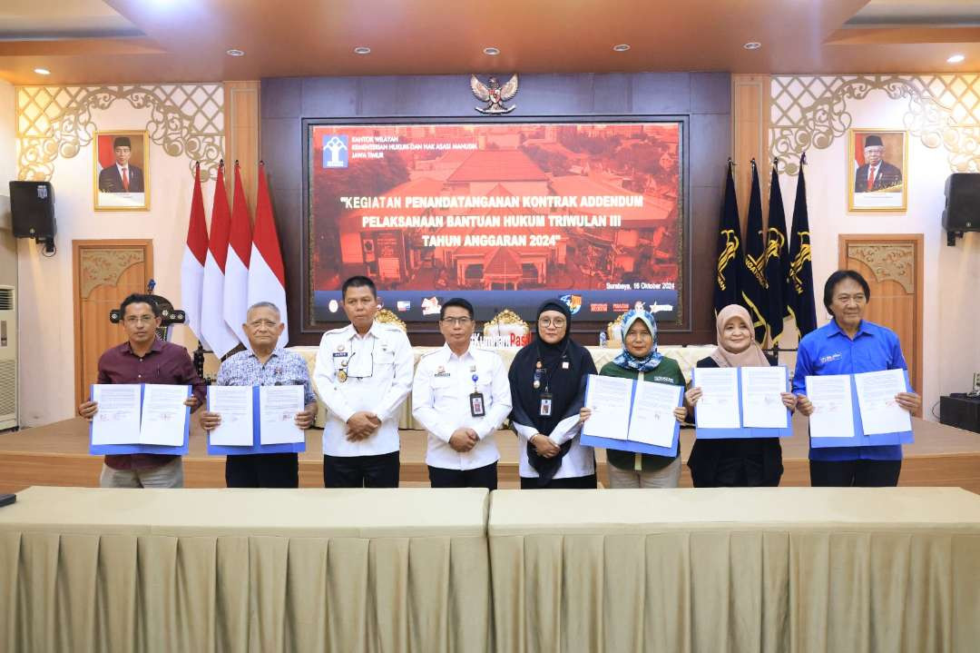 Sebanyak 34 Organisasi Bantuan Hukum (OBH) di Jatim hari ini melakukan penandatanganan addendum di Aula Raden Wijaya Kanwil Kemenkumham Jatim. (Foto: Humas Kemenkumham Jatim)