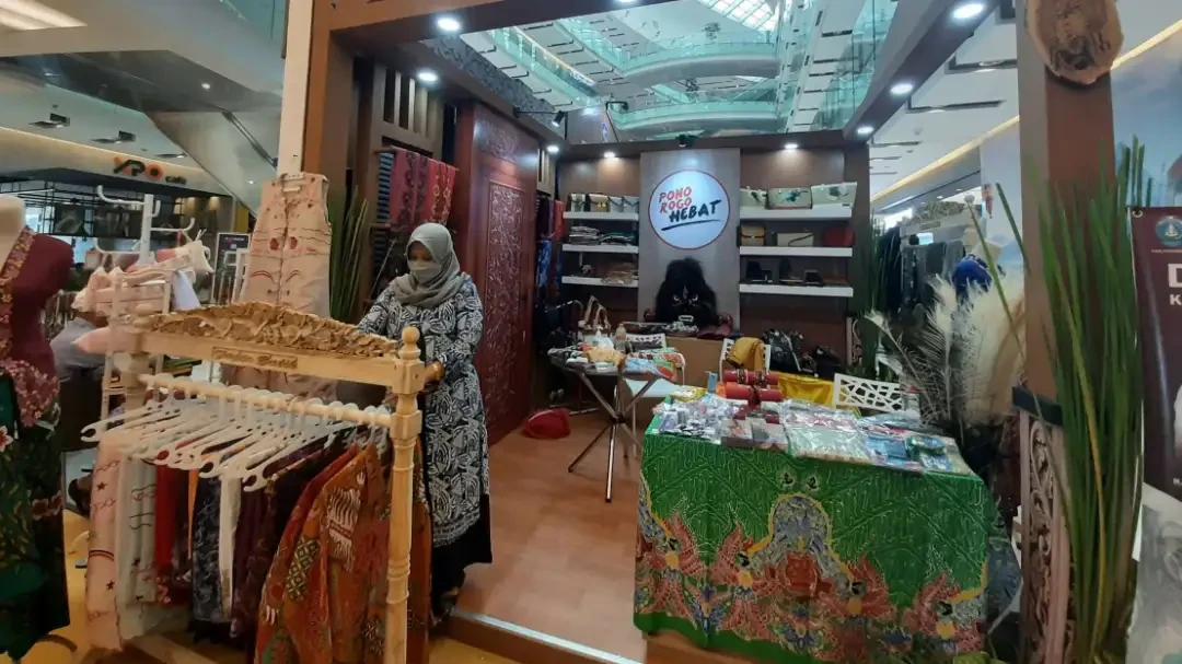 Pameran batik, bordir hingga aksesoris yang diselenggarakann di Grand City Surabaya. (Foto: dok/Ngopibareng.id)