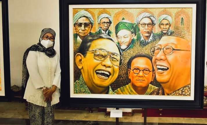 Kecintaan Pelukis Nabila Dewi Gayatri pada NU diwujudkan dalam pameran tunggalnya. (Foto: dok/ngopibareng.id)