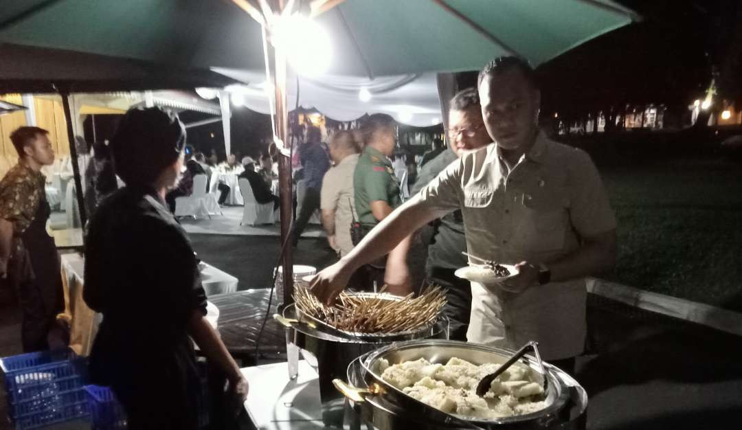 Kuliner khas Cianjur sate maranggi pada acara makan malam di Istana Kepresidenan Cipanas. (Foto: Asmanu Sudarso/Ngopibareng.id)