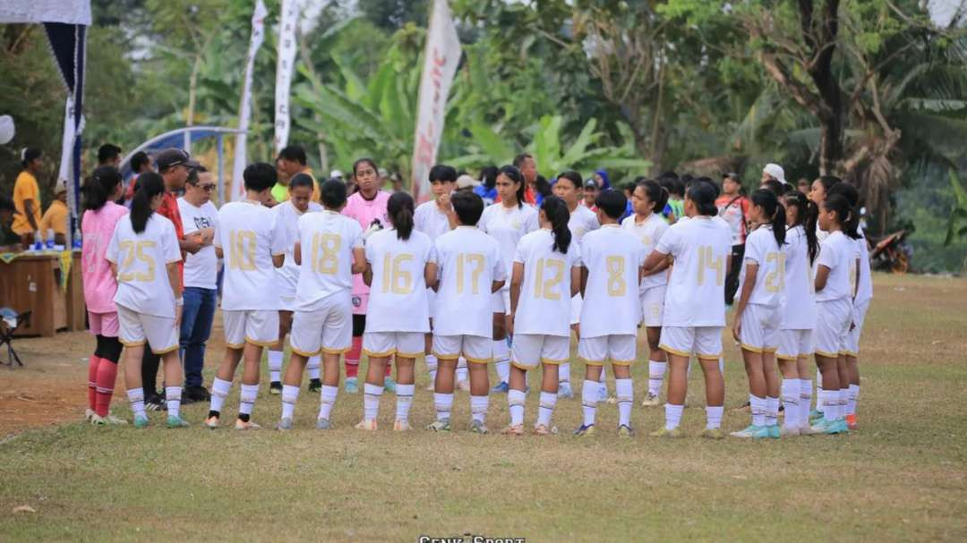 Skuad Arema FC Women saat berlatih (Foto: Nanang Habibi)