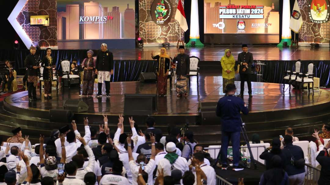 Suasana debat Pilgub Jatim 2024. (Foto: Fariz Yarbo/Ngopibareng.id)