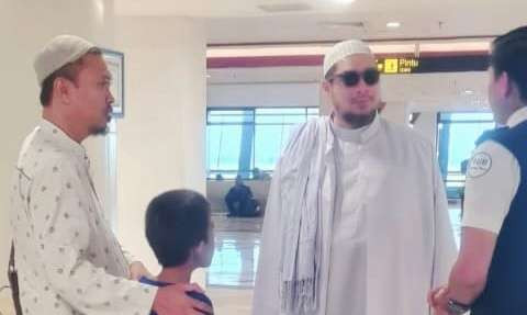 Kiai Ma'ruf Khozin saat berjumpa Habib Jindan di Juanda