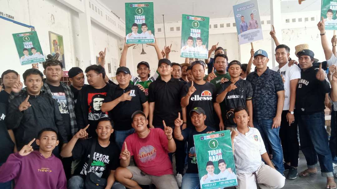 Tim Suporter Penggerak (Sorak) Tuban mendeklarasikan dukungannya kepada Paslon nomor urut 1 Riyadi-Wafi di Pilkada Tuban tahun 2024 (Foto: Khoirul Huda/Ngopibareng.id)