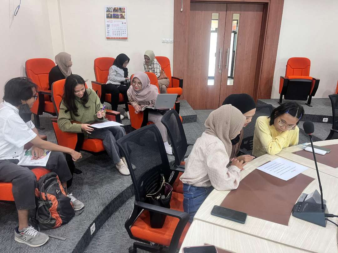 Departemen Administrasi Publik Universitas Airlangga, bekerja sama dengan Airlangga Global Engagement, menyelenggarakan seminar bertajuk "Prospek Studi Lanjut ke Luar Negeri Bersama IDP Surabaya Timur di Bidang Administrasi & Kebijakan Publik." (Foto: Dok)