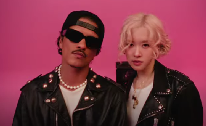 Anggota Blackpink, Rose berkolaborasi dengan Bruno Mars. Keduanya merilis single berjudul APT, di kanal Youtube per Jumat 18 Oktober 2024. (Foto: Youtube)