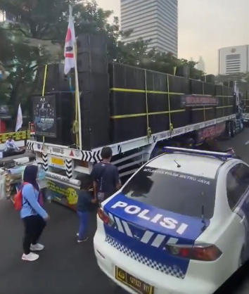 Sound Horeg tampil di jalan utama di Jakarta saat pelantikan Presiden-Wakil Presiden RI Prabowo Subianto-Gibran Rakabuming Raka pada, Minggu 20 Oktober 2024. (Foto: tangkapan layar medsos)