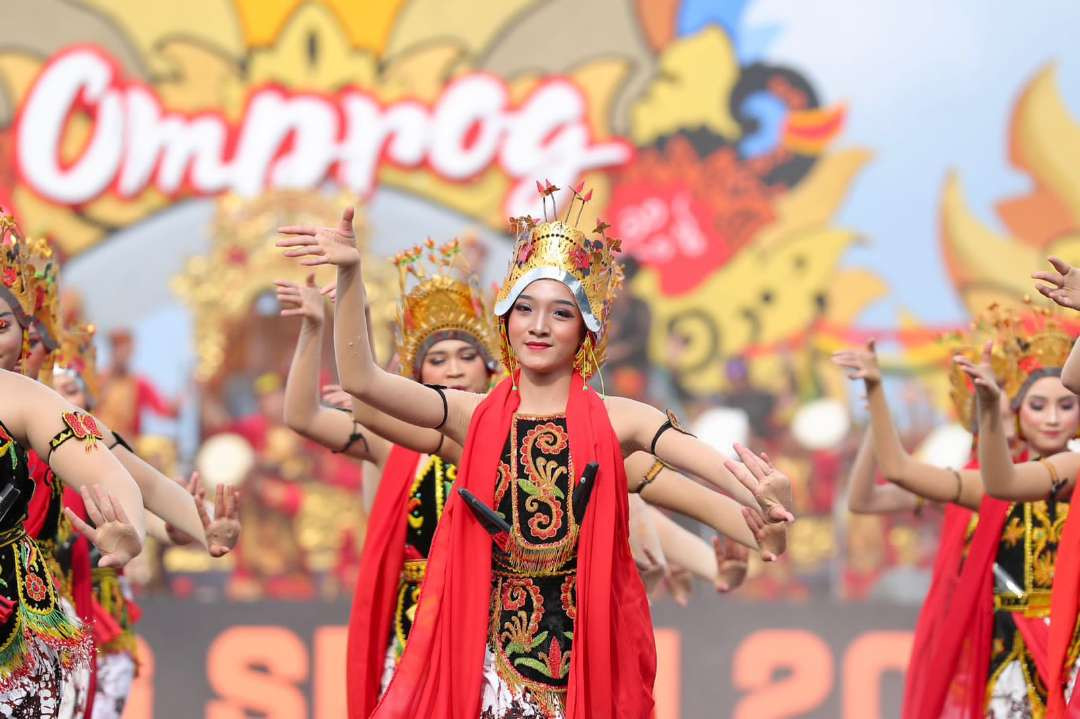 Para penari Gandrung tampil dalam Gandrung Sewu tahun lalu (Foto: Humas Pemkab Banyuwangi)