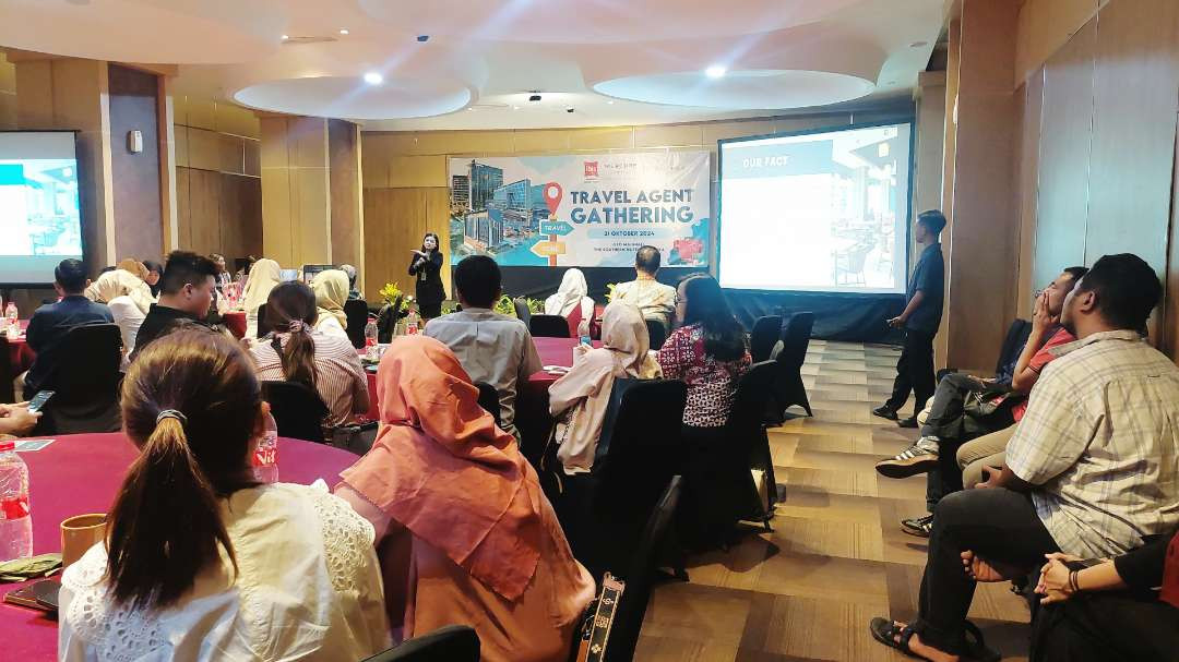 Suasana pertemuan antara perwakilan ibis Bandung Trans Studio, The Southern Hotel Surabaya, dan Mercure Pangkalan Bun dengan puluhan perwakilan agensi perjalanan di Surabaya, Senin 21 Oktober 2024. (Foto: Istimewa)