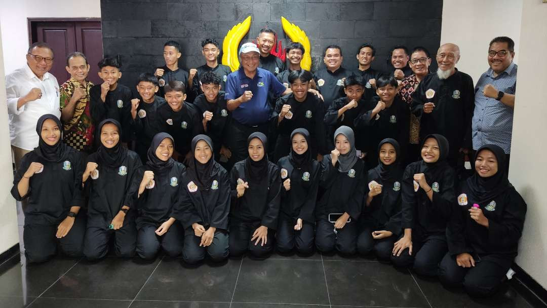 Tim pencak silat Jatim siap tampil pada ajang Kejurnas Pencak Silat Junior 2024. (Foto: Fariz Yarbo/Ngopibareng.id)