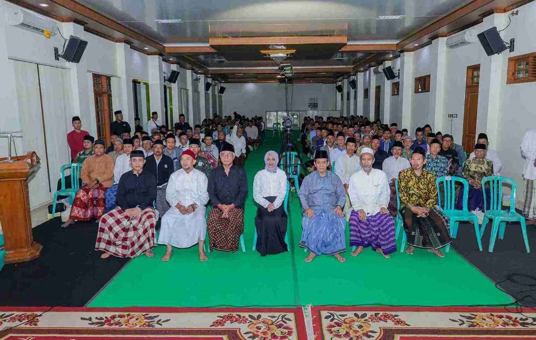 Forum Komunikasi Santri Kota Kediri dan Kiai Titip Harapan pada Vinanda-Gus Qowim. (Foto: Istimewa)