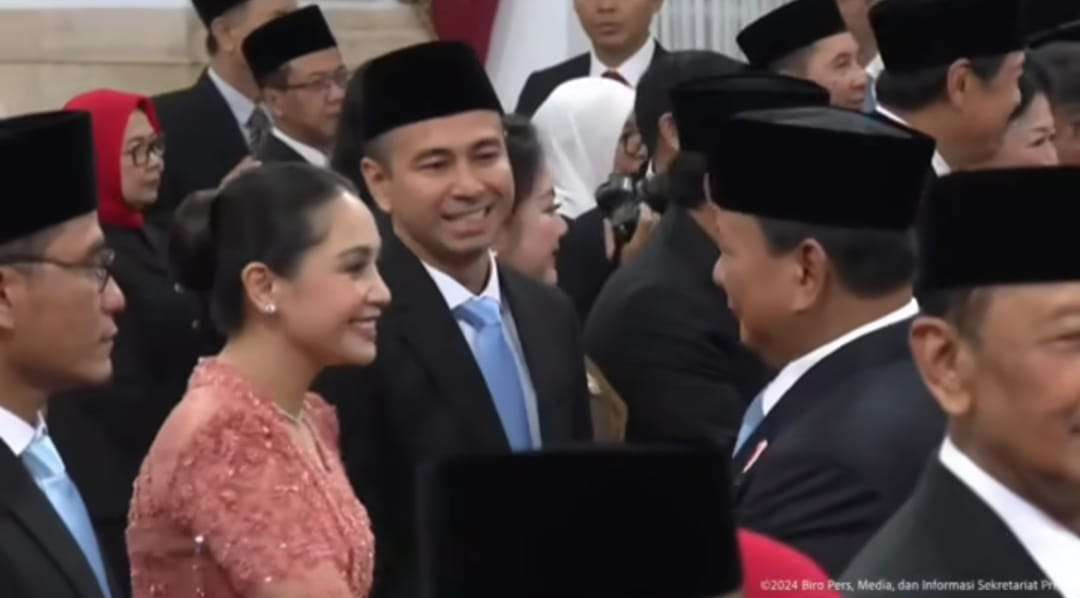 Doktor Honoris Causa (DR HC) Raffi Ahmad Utusan Khusus Presiden bidang Pembinaan Generasi Muda dan Pekerja Seni. (Foto: YouTube Setpres)