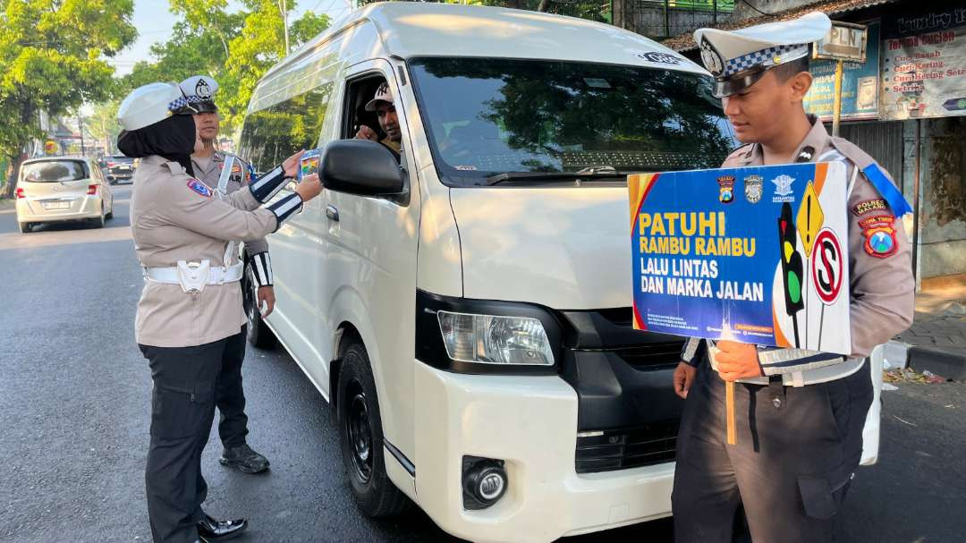 Operasi Zebra Semeru di Pertigaan Karangploso (Foto: Humas Polres Malang)