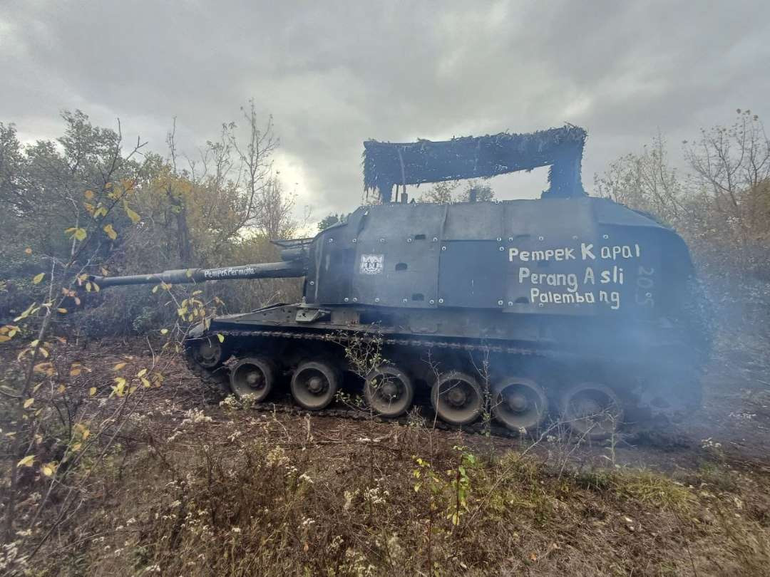 Tank Rusia bertuliskan pempek, makanan khas Palembang, Indonesia. (Foto: X @ZShakerCentral)