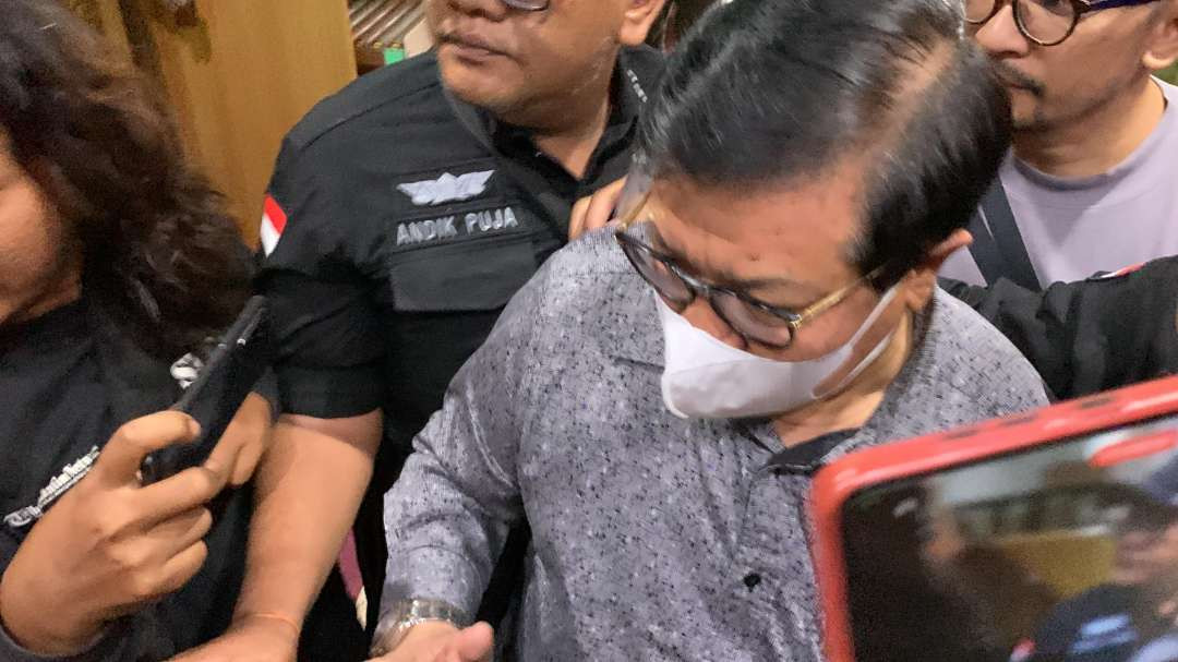 Hakim Pengadilan Negeri (PN) Surabaya Erintuah Damanik yang terkena operasi tangkap tangan oleh Penyidik Kejagung RI terkait kasus suap gratifikasi perkara Gregorius Ronald Tannur. (Foto: Julianus Palermo/Ngopibareng.id)