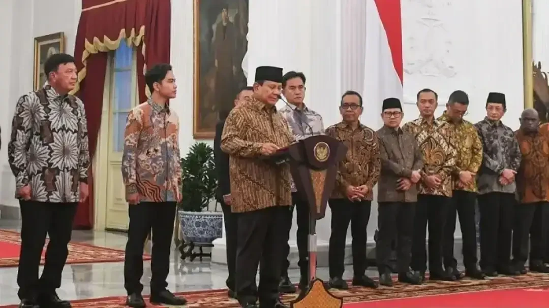 Presiden RI Prabowo Subianto mengumumkan nama-nama wakil menteri dalam kabinet pemerintahannya "Kabinet Merah Putih" di Istana Merdeka. (Foto: Setpres)