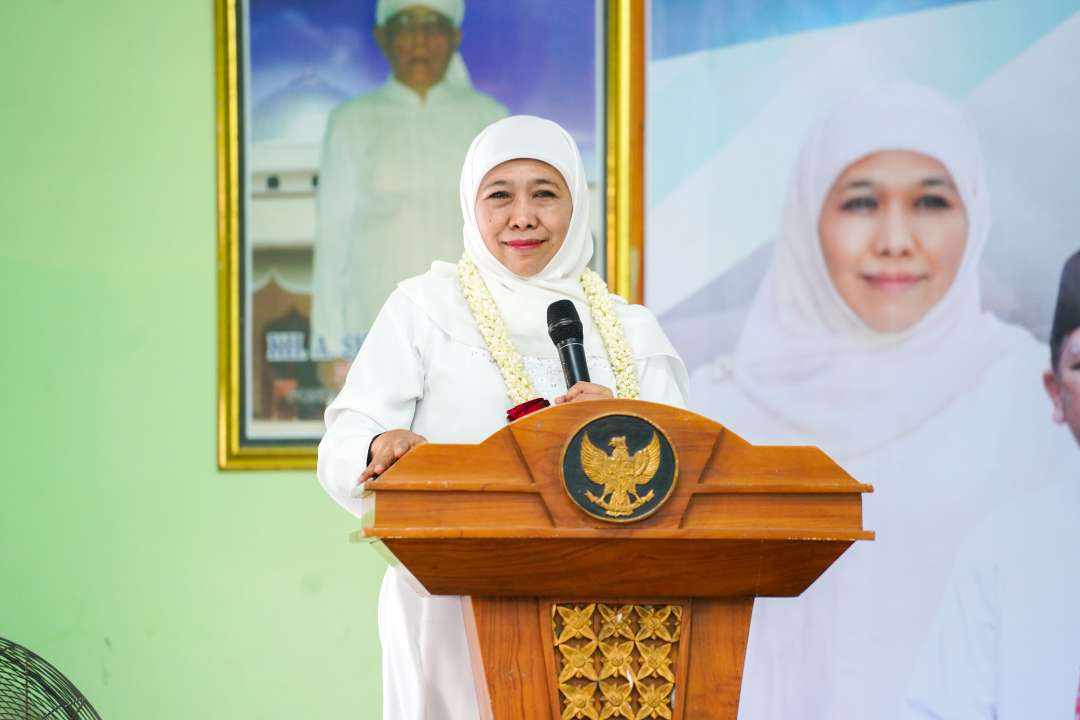 Khofifah Indar Parawansa menjadi narasumber Sarasehan di STAI As-Sibaweihi di Pondok Pesantren (Ponpes) Nurul Wafa Besuki Kabupaten Situbondo, Selasa 22 Oktober 2024. (Foto: Istimewa)