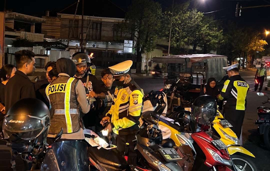 Satlantas Polres Tuban melakukan operasi hunting system disejumlah titik di Kabupaten Tuban, Selasa 22 Oktober 2024 malam. (Foto: Satlantas Polres Tuban)