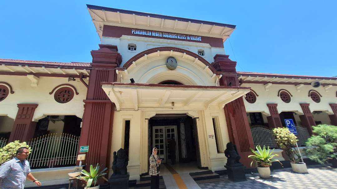 Suasana Pengadilan Negeri Surabaya, Jalan Arjuno. (Foto: Julianus Palermo/Ngopibareng.id)