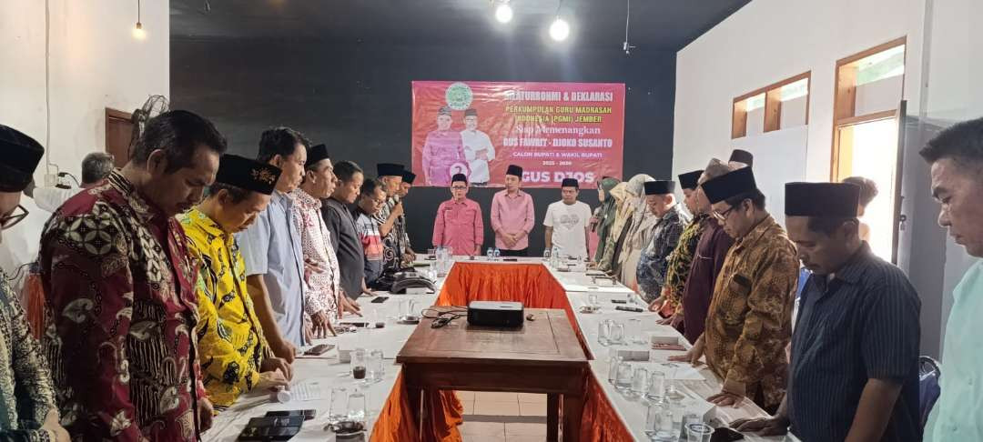 Guru Madrasah Jember yang tergabung dalam Persatuan Guru Madrasah Indonesia (PGMI) Jember menyatakan dukungan terhadap Gus Fawait - Djoko pada Pilkada Jember (Foto: Dok. tim Gus Fawait - Djoko)