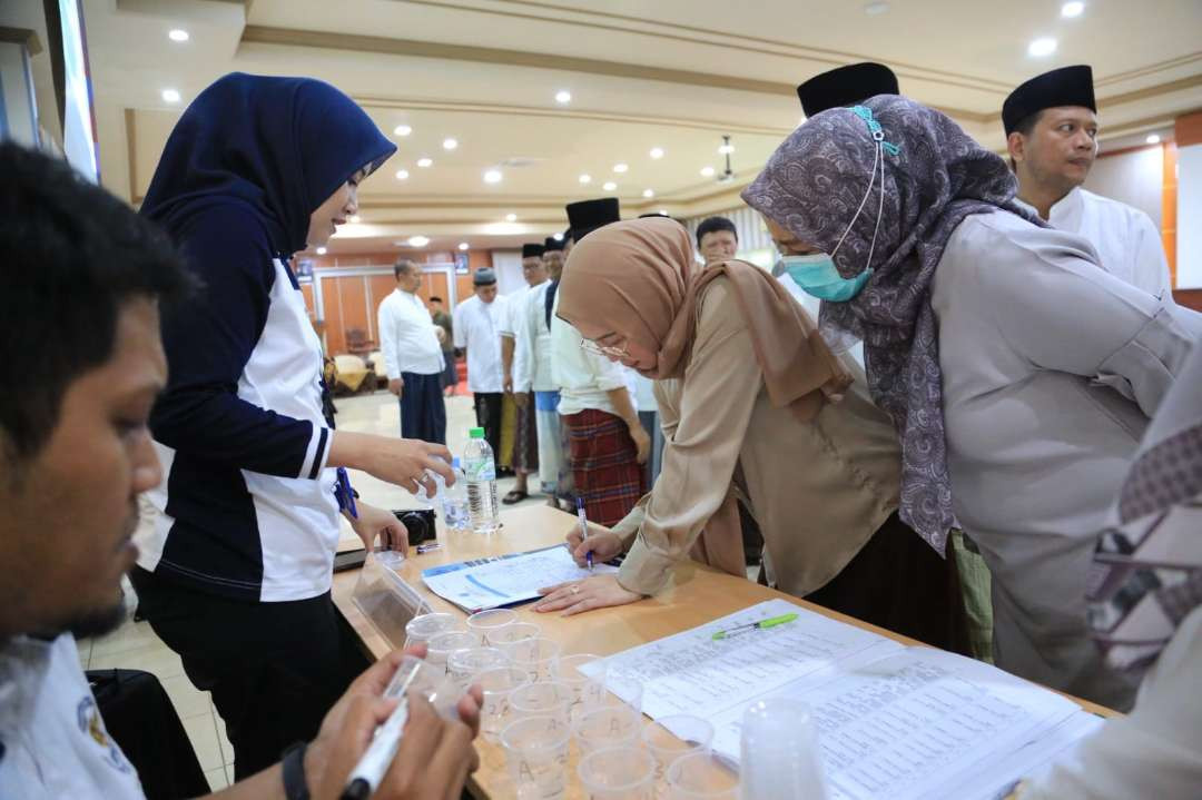 Pemkot Probolinggo menggandeng BNN Jatim menggelar tes urine ASN. (Foto: Diskominfo)