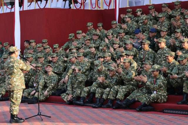 Presiden Prabowo Subianto bersama Kabinet Merah Putih di komplek Akademi Militer, Magelang, pada Jumat 25 Oktober 2024. (Foto: tim media prabowo)