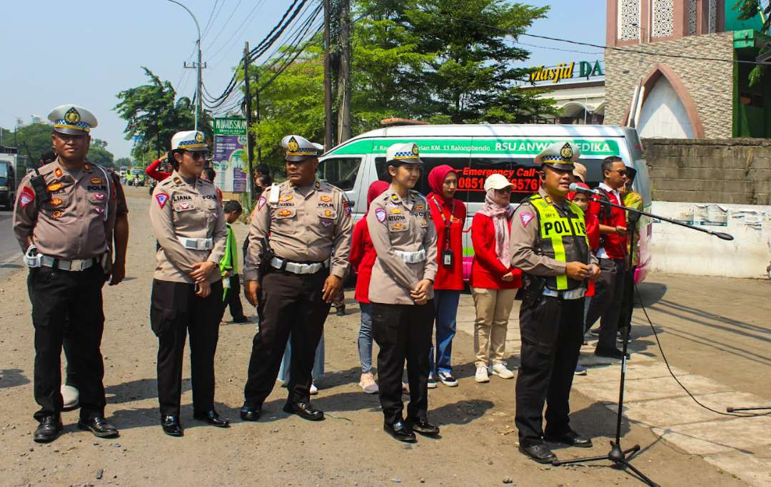 Satlantas Polresta Sidoarjo saat operasi Zebra Semeru. (Foto: Aini Arifin/Ngopibareng.id)