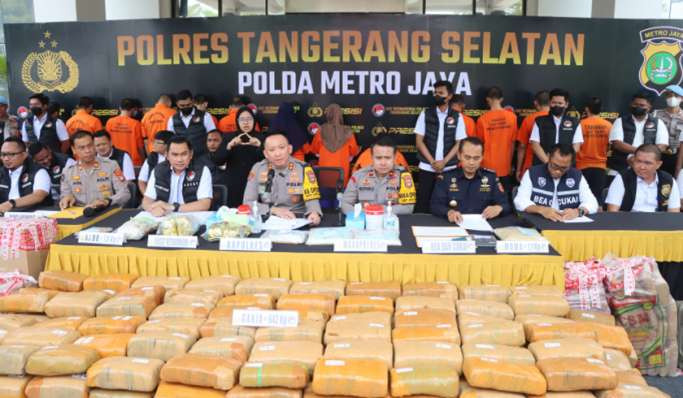 Pengungkapan kasus peredaran narkoba internasional di Polres Tangerangan Selatan Polda Metro, pada Kamis 24 Oktober 2024. (Foto: dok. polisi)