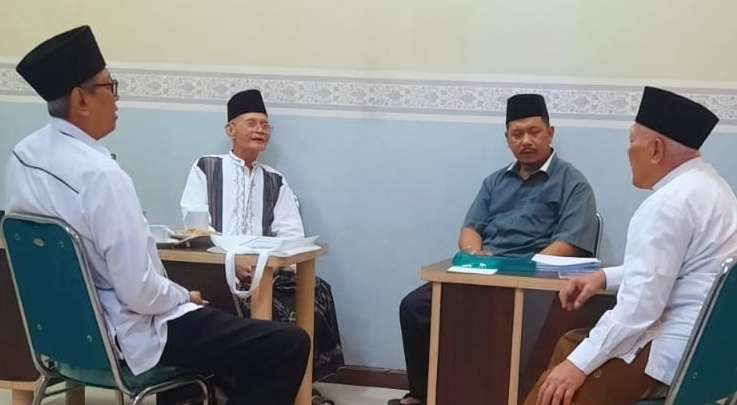 Membahas persiapan agenda puncak Hari Santri 2024 yang dilaksanakan PWNU Jatim. (Foto:adi/ngopibareng.id) 